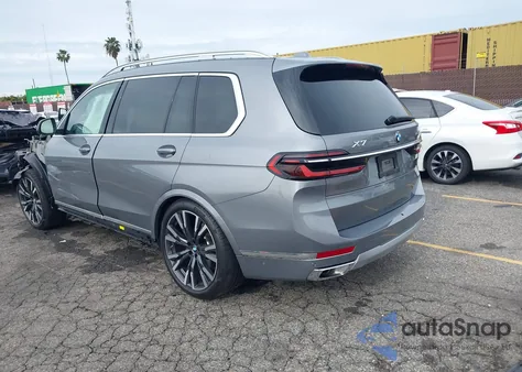 2025 BMW X7 xDrive40I z USA, uszkodzony, nr VIN 5UX23EM02S9W46547